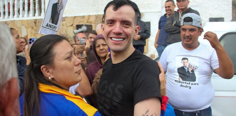 La maquilleuse gay Andry Hernández Romero décrit des abus sexuels et physiques horribles à Cecot à El Salvador