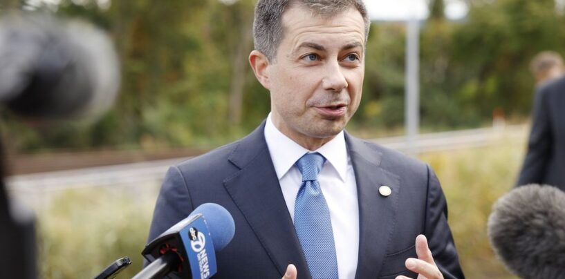 Pete Buttigieg et Charlamagne que Dieu dise que Dems ne devrait jamais « arrêter de parler de la dissimulation d'Epstein de Trump