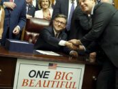Pourquoi les LGBTQ + défendent l'espoir que «  One Big Beautiful Bill '' de Trump coûte aux républicains en 2026