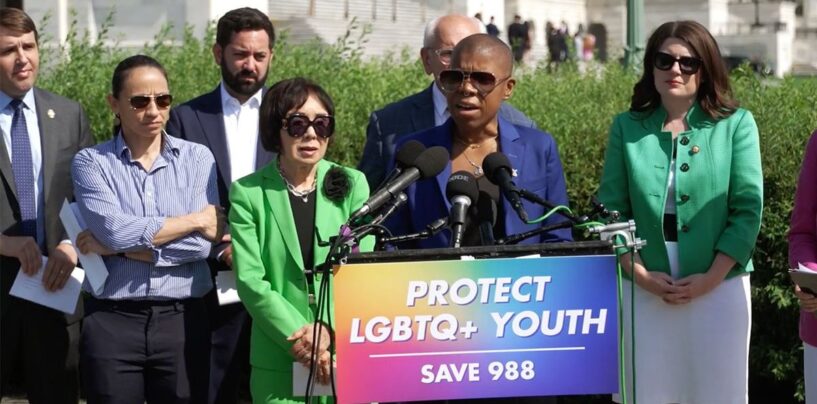 Pourquoi un groupe bipartite de législateurs exige que Trump sauve le LGBTQ + 988 Crisis Lifeline