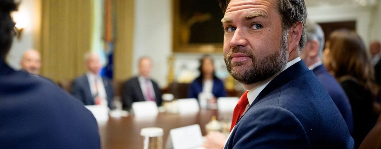 La Maison Blanche se précipite pour expliquer le niveau de la rivière des services secrets pour la sortie en kayak d'anniversaire de l'Ohio de JD Vance