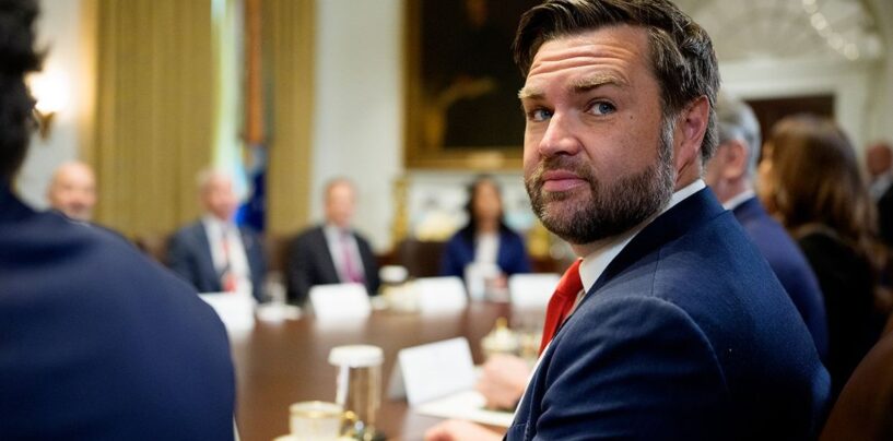 La Maison Blanche se précipite pour expliquer le niveau de la rivière des services secrets pour la sortie en kayak d'anniversaire de l'Ohio de JD Vance