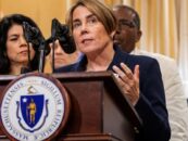 Massachusetts Le gouverneur lesbien Maura Healey signe une loi sur le bouclier des soins avortement et affirmant les sexes