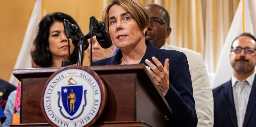 Massachusetts Le gouverneur lesbien Maura Healey signe une loi sur le bouclier des soins avortement et affirmant les sexes