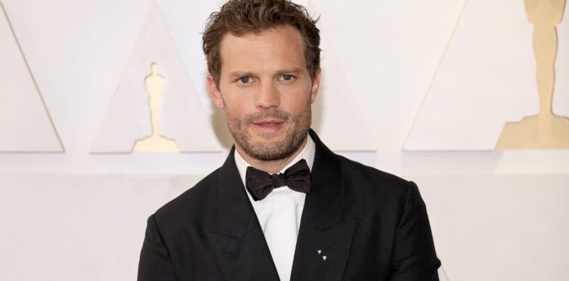 Jamie Dornan fléchit ses muscles sexy dans une nouvelle campagne torse nué