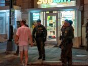 L'employé du ministère de la Justice est accusé et licencié après avoir lancé un sandwich au métro à l'agent fédéral de l'application des lois