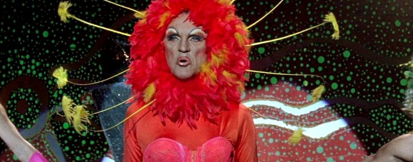 Le rôle emblématique de Terence Stamp dans «Priscilla» était un phare d'espoir pour la visibilité LGBTQ + en 1994