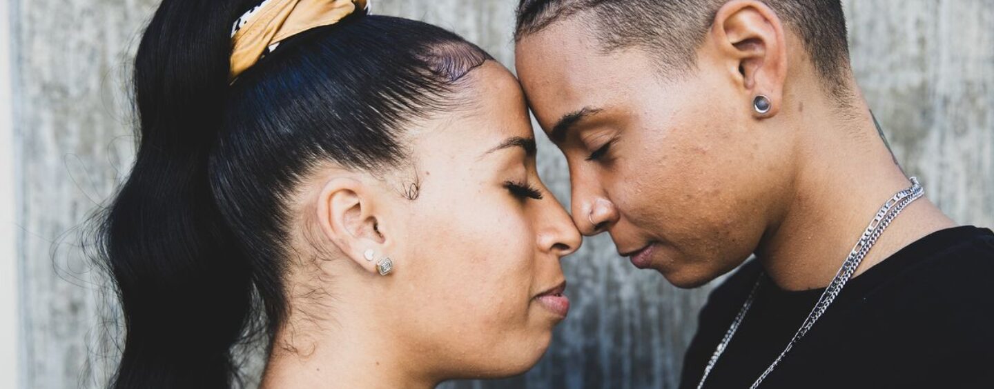 «  STEM Lesbiennes '' expliqué par un expert en relation LGBTQ + et sexe