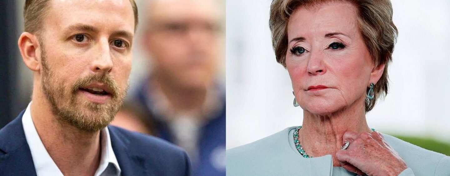 La secrétaire à l'Éducation, Linda McMahon, snobs, le surintendant extrémiste des écoles de l'Oklahoma