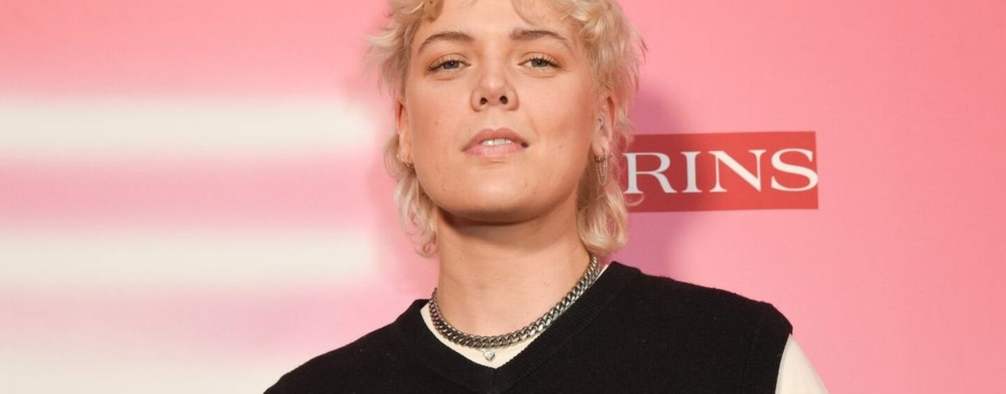 Betty qui veut «tenir de l'espace» pour les lesbiennes tombant amoureuses des hommes et nous en sommes tellement au-dessus