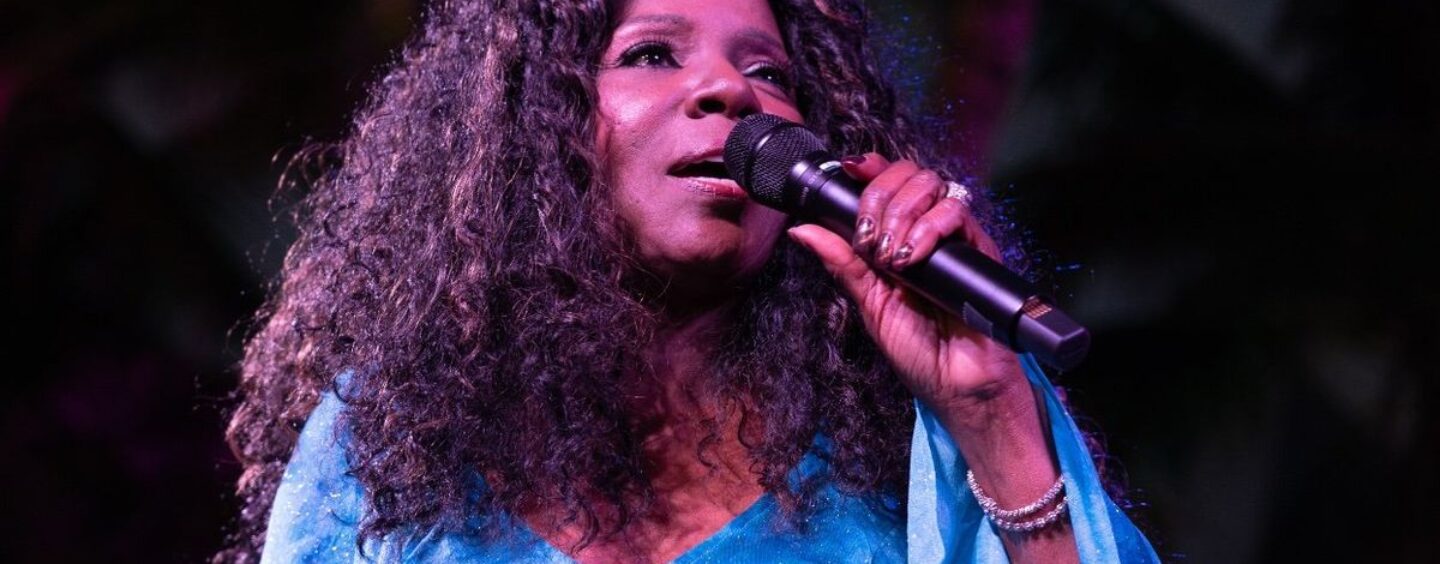 Attendez: «Je survivrai» la chanteuse Gloria Gaynor est Maga?