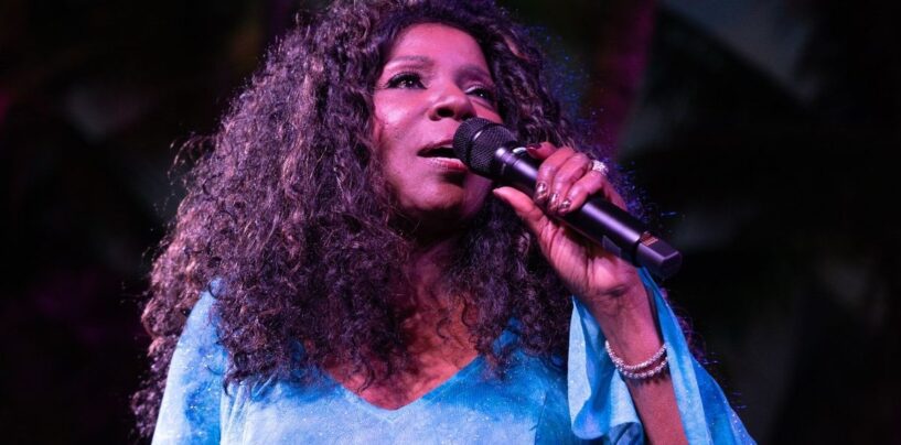 Attendez: «Je survivrai» la chanteuse Gloria Gaynor est Maga?