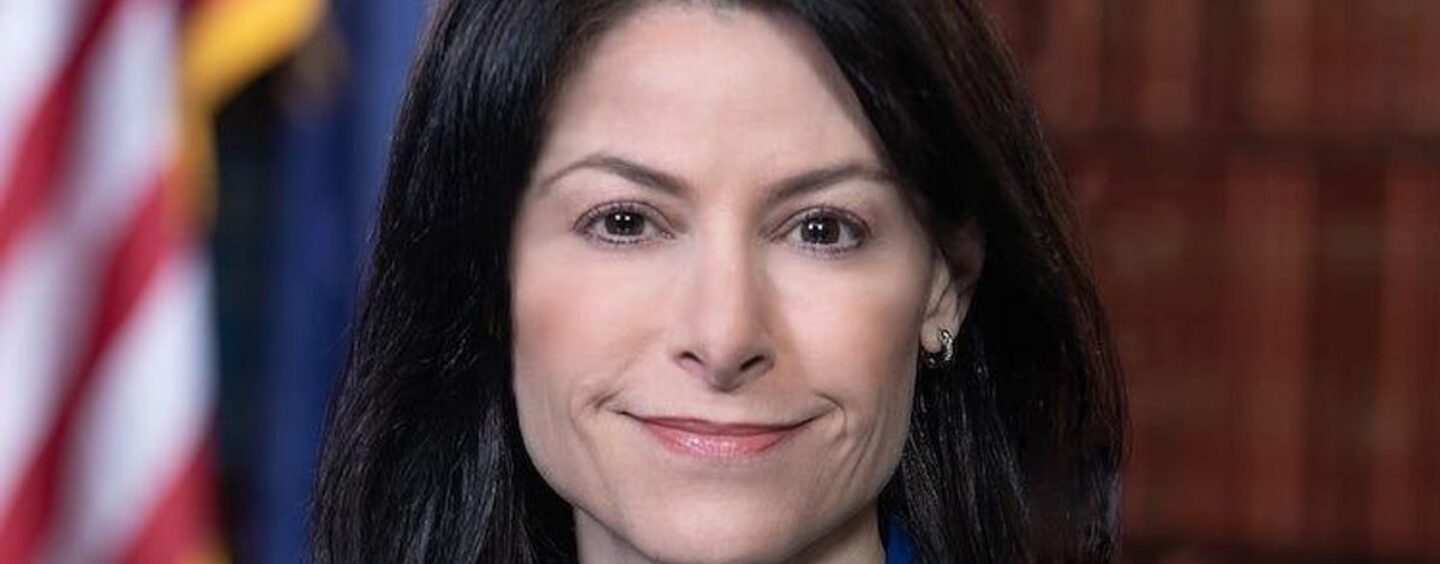 Le Michigan Out AG avertit les hôpitaux de ne pas grotter à l'interdiction trans de Trump, appelle la décision probablement « illégale ''