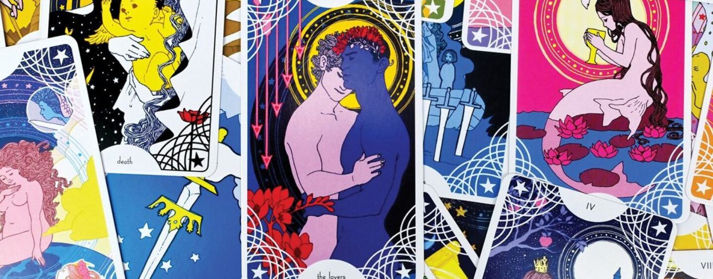 Les adultes queer ne sont pas seulement obsédés par l'astrologie – ils y croient.
