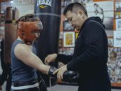Ce boxeur transgenre se bat pour sauver son mentor – et un ami improbable – de la captivité de la glace