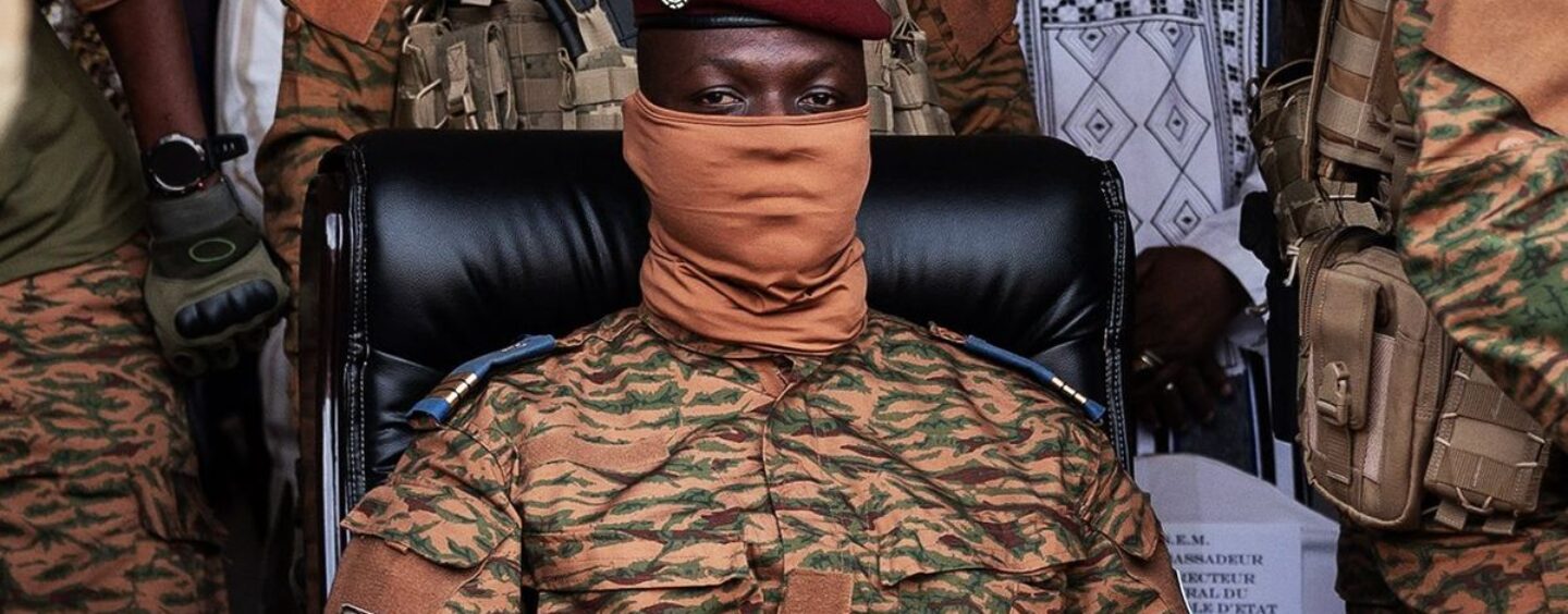 Le Burkina Faso interdit l'homosexualité, prélevant des amendes et jusqu'à 5 ans de prison