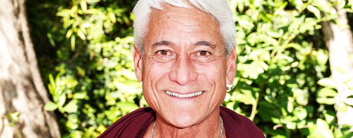 Le plongeur olympique Greg Louganis vend des médailles pour quitter les États-Unis