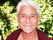 Le plongeur olympique Greg Louganis vend des médailles pour quitter les États-Unis