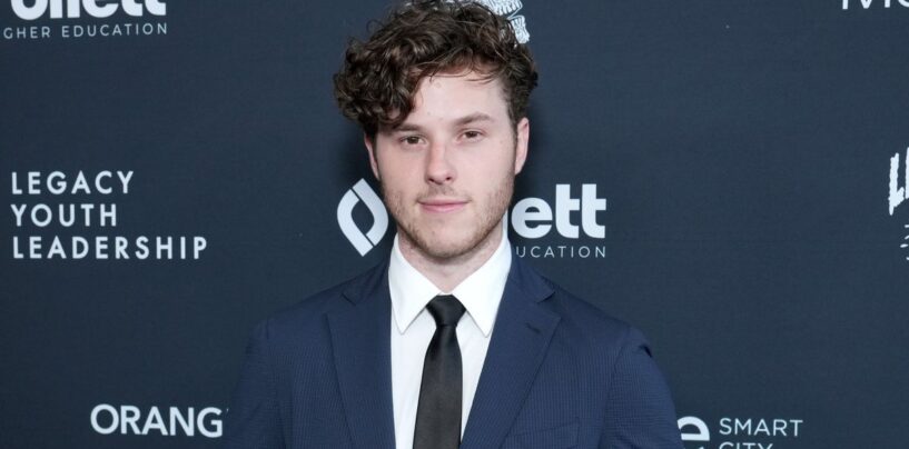 Nolan Gould fléchit ses muscles dans de nouvelles photos et gays torrides torrides