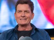 Charlie Sheen révèle qu'il a eu des expériences sexuelles avec les hommes pour la première fois: «  c'est f — ing libérant '