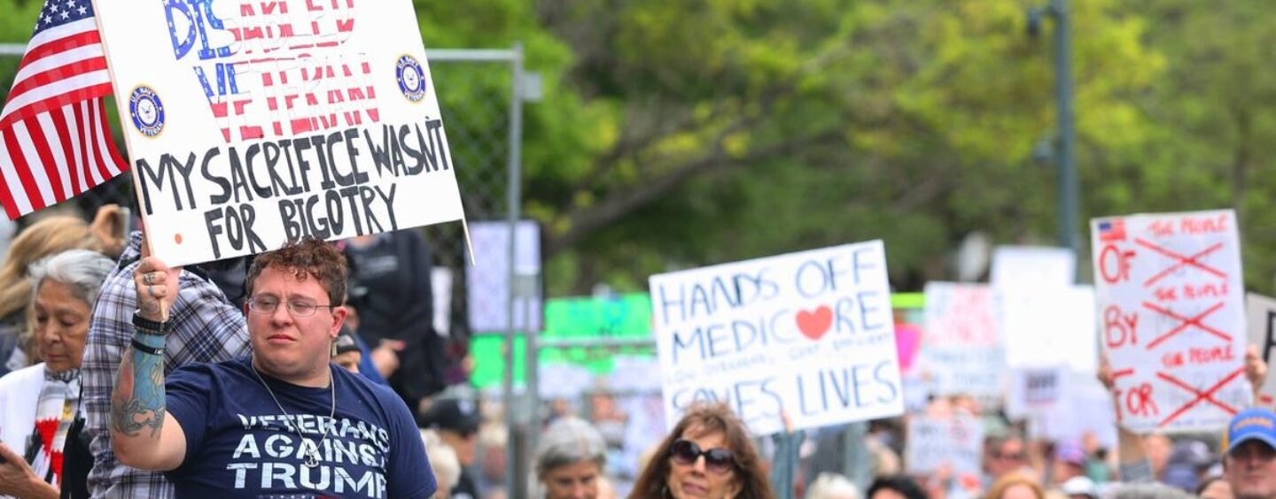 Les familles des militaires poursuivent l'administration de Trump sur l'interdiction des soins affirmants