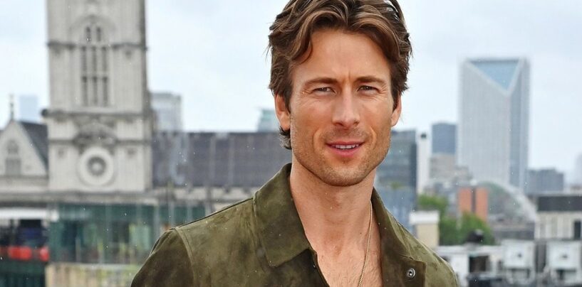 Les faux muscles de Glen Powell dans une couverture GQ ont des gays qui perdent la tête