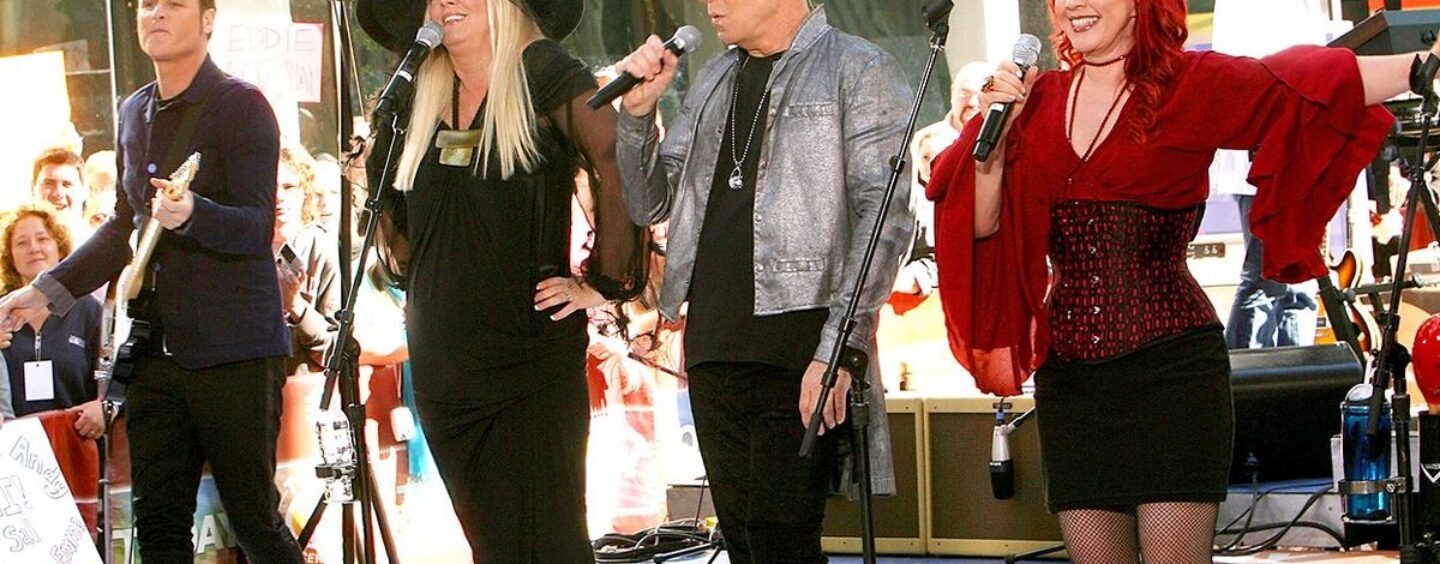 Naviguer dans mon identité queer à travers l'objectif des années 80 le groupe B-52