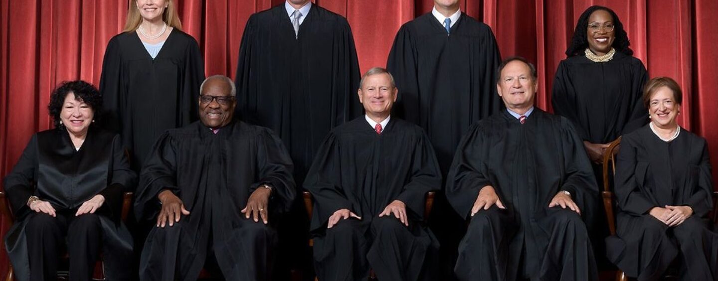 US Supreme Court Conserve avec un étudiant transgenre sur l'utilisation de la salle de bain pour l'instant