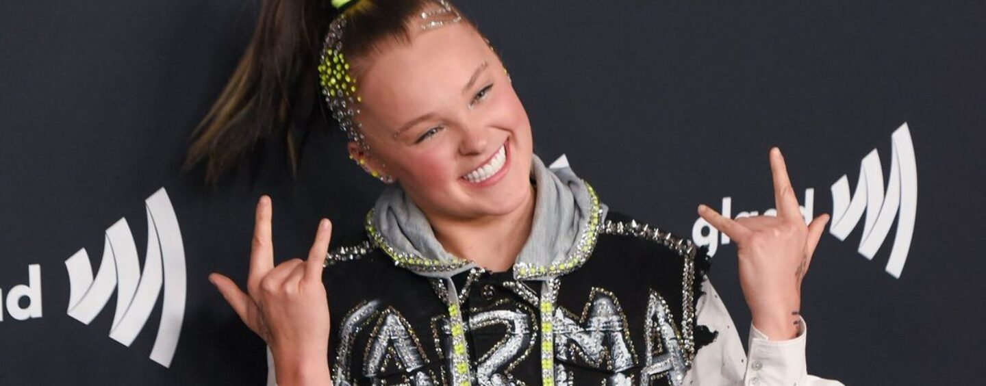 JoJo Siwa dit que les gens LGBTQ + l'ont «tourné» après avoir fréquenté Chris Hughes