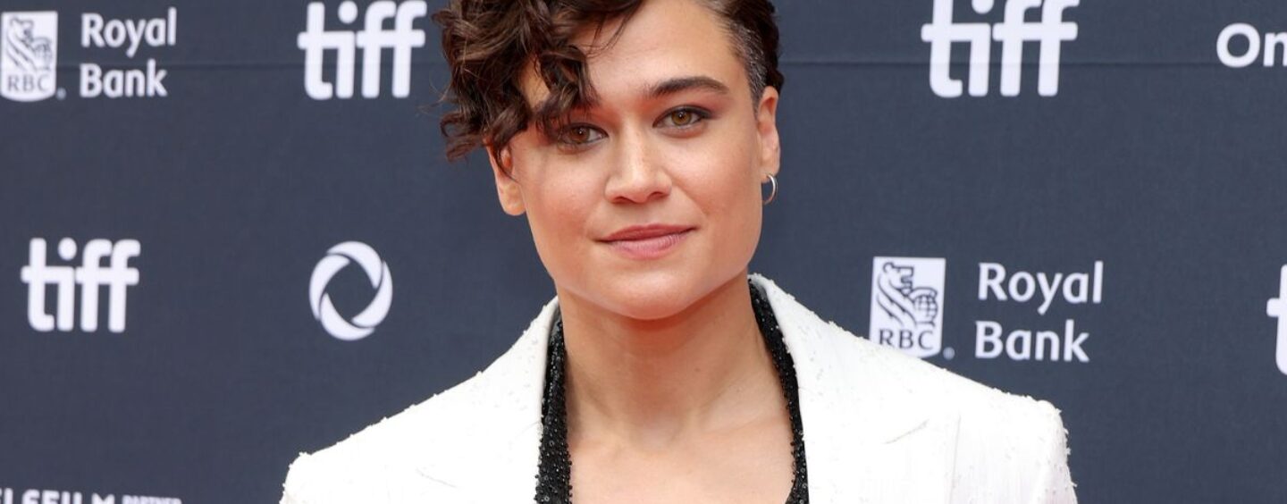 Les resurfaces et les lesbiennes de la princesse guerrière de Katy O'Brian sont des resurfaces et lesbiennes