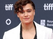 Les resurfaces et les lesbiennes de la princesse guerrière de Katy O'Brian sont des resurfaces et lesbiennes