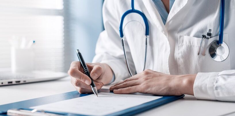 Docteur du Texas accusé d'avoir fourni des soins affirmés par les sexes aux jeunes commis «Aucune violation juridique»