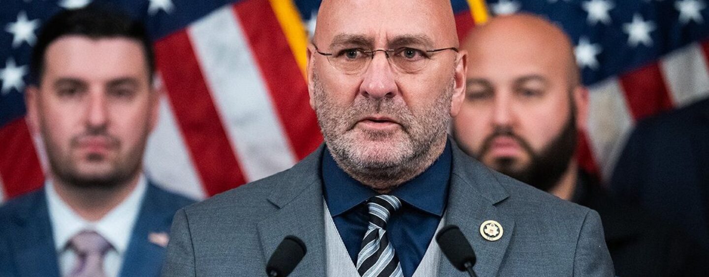 Louisiana Republican exige que les sociétés de médias sociaux suppriment les publications anti-chargement Kirk et les utilisateurs