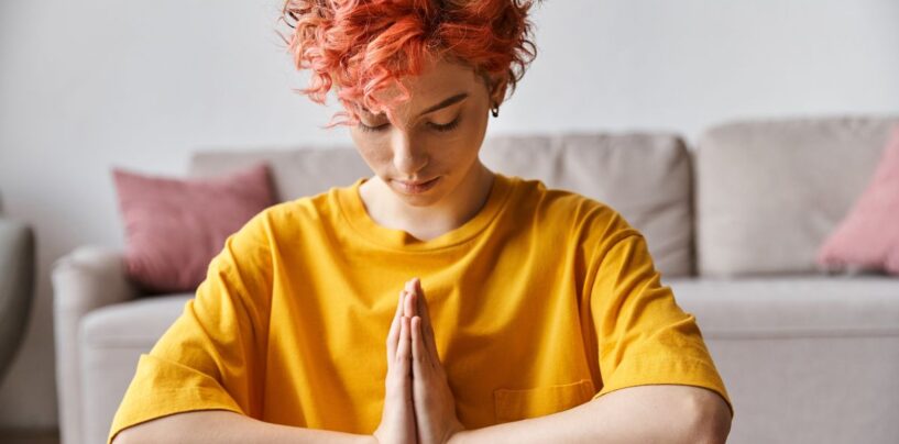 Comment arrêter Doom Dire et protéger votre paix, selon LGBTQ + Experts en santé mentale