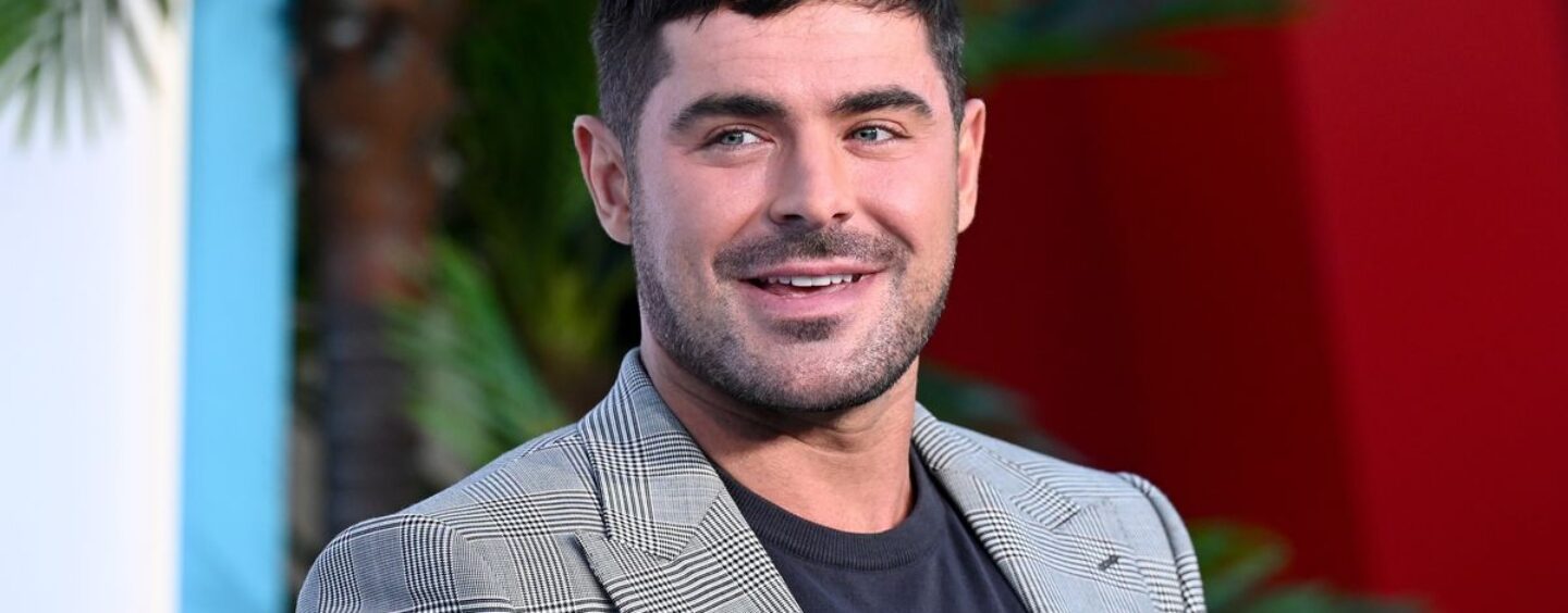 Zac Efron berce un maillot de bain serré dans de nouvelles photos et gays de vacay qui s'évanouissent