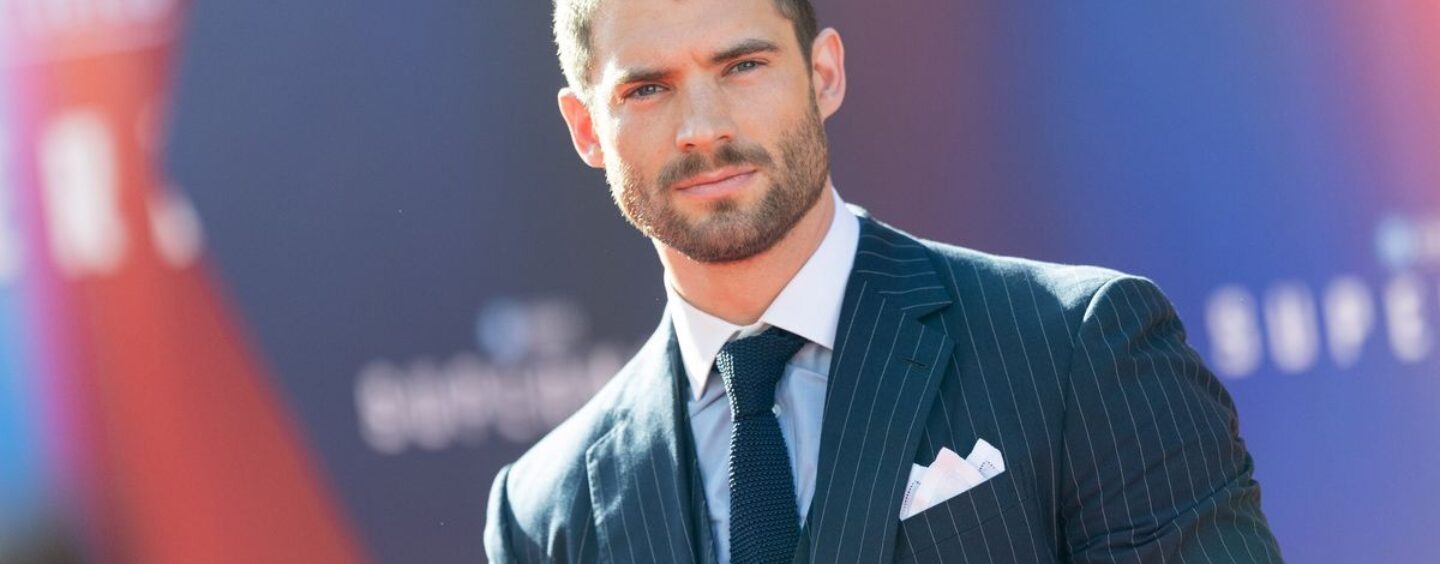 Le géant de David Corenswet «  Superman '' Bulge dans une nouvelle photo a les gays haletants