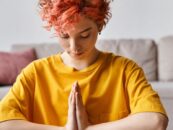 Comment protéger votre santé mentale pendant le deuxième mandat de Trump, selon les experts LGBTQ +