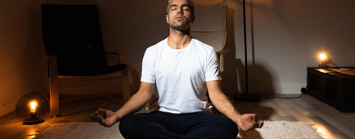 Le meilleur yoga s'étire pour les fonds qui veulent améliorer leur jeu