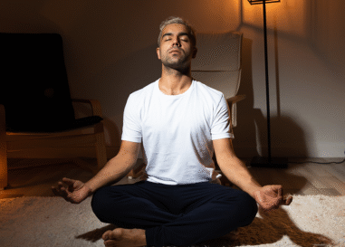 Le meilleur yoga s'étire pour les fonds qui veulent améliorer leur jeu