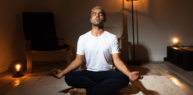 Le meilleur yoga s'étire pour les fonds qui veulent améliorer leur jeu