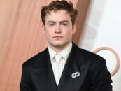 La photo sexy de Kit Connor portant juste une serviette devient virale et les gays le perdent