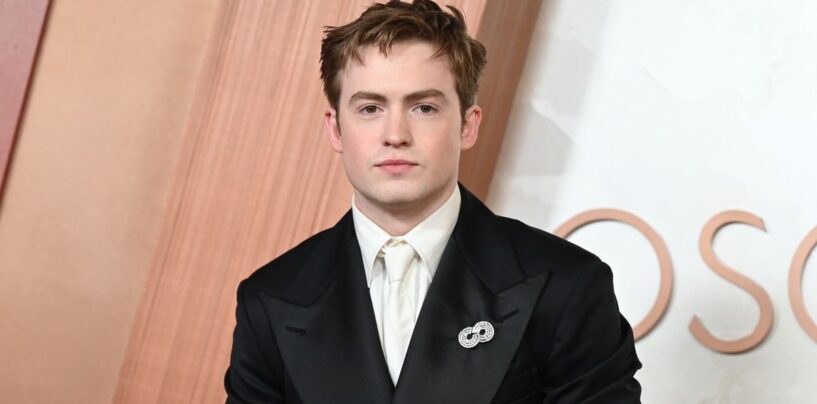 La photo sexy de Kit Connor portant juste une serviette devient virale et les gays le perdent