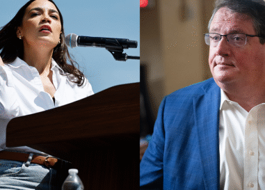 AOC rôtit un membre du Congrès du GOP après son tweet de jeu de chiot bizarre