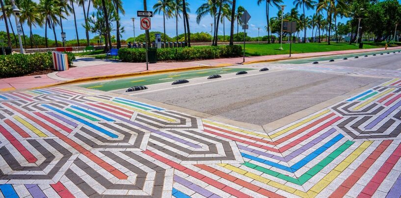 Les entreprises et les gouvernements de la Floride se rendent sur les murs et les parkings pour remplacer les arcs-en-ciel Desantis a explosé