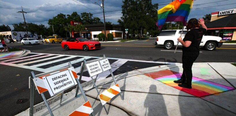 Des manifestants à l'extérieur de Pulse en colère contre le manque d'arrestation après que l'homme a confronté et les a agressés en vidéo