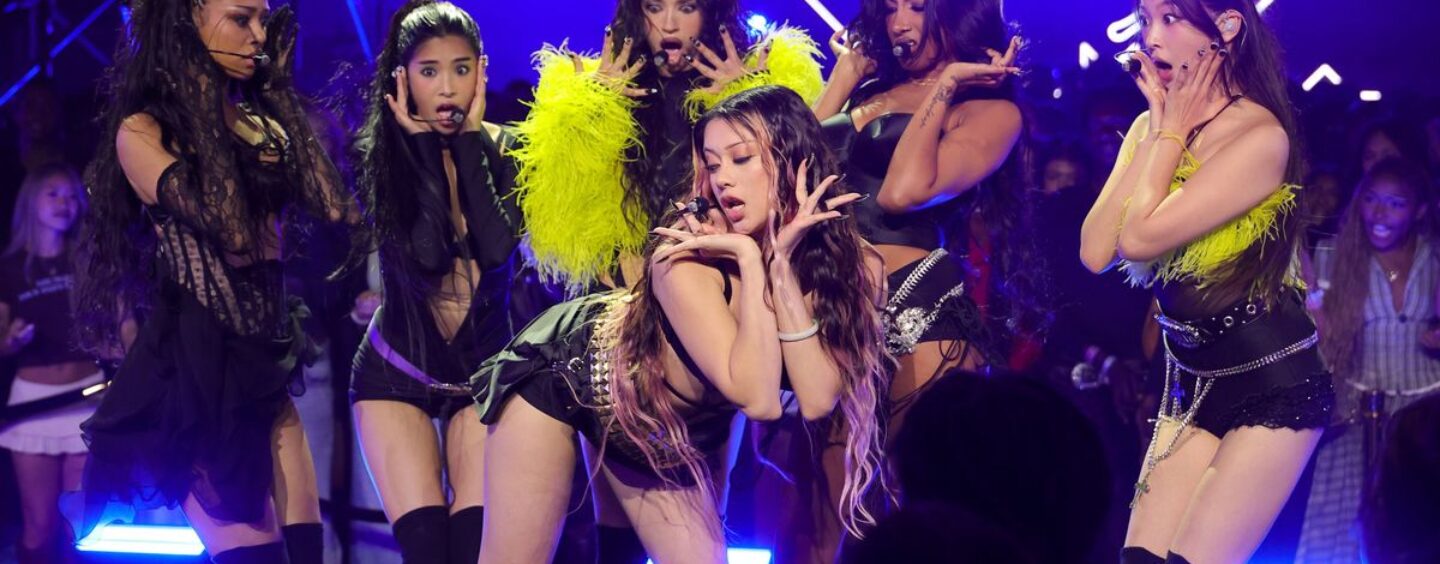 Les membres de Katseye donnent à Megan une jolie surprise pour sa première journée bisexualité après être sorti