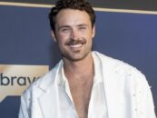 Dylan Efron devient viral tremblant ses hanches sexy dans les pantalons de survêtement gris et les gays se réjouissent