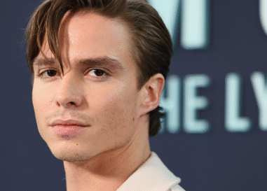 Nicholas Alexander Chavez se déshabille pour Jacquemus et laisse les fans en suppliant plus