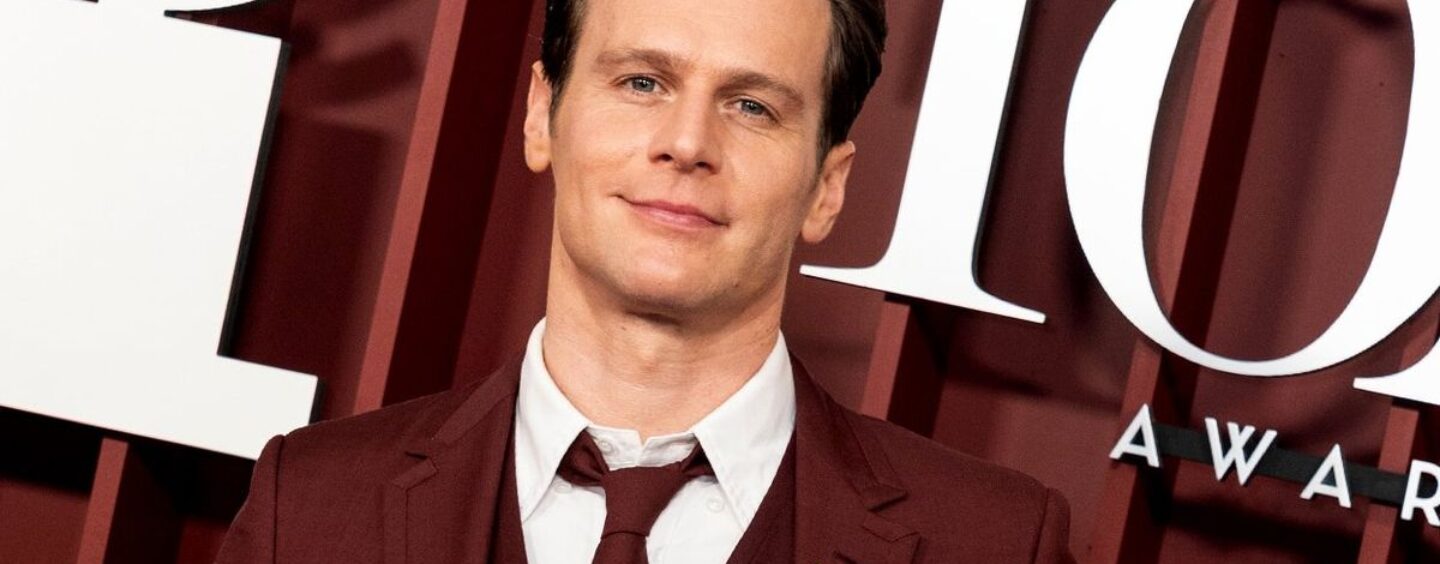 Jonathan Groff dit portant que les coups éveillés en cuir en cuir en moi '