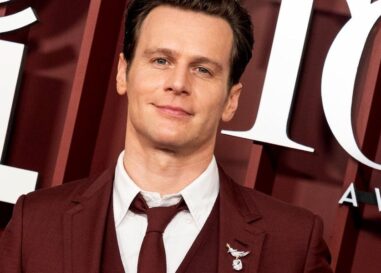 Jonathan Groff dit portant que les coups éveillés en cuir en cuir en moi '